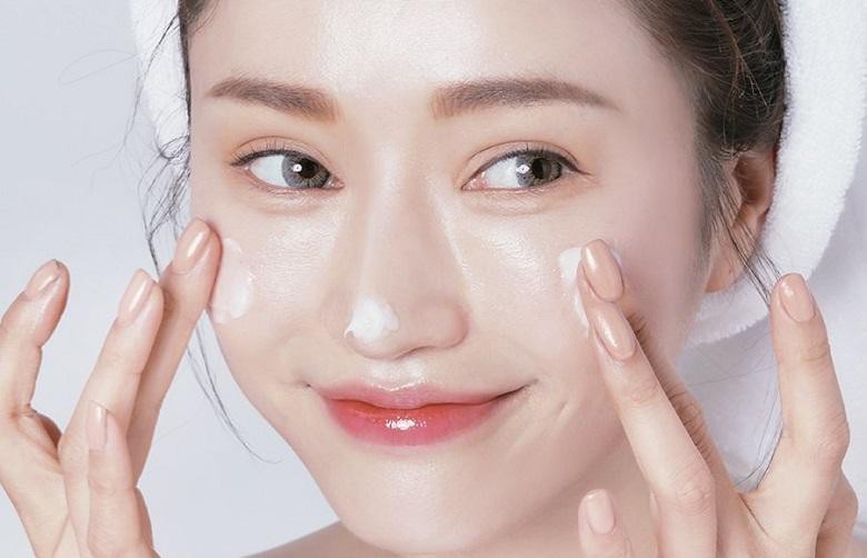 M&ugrave;a nắng n&oacute;ng, h&atilde;y l&agrave;m 4 điều n&agrave;y để bảo vệ l&agrave;n da - Ảnh 2.