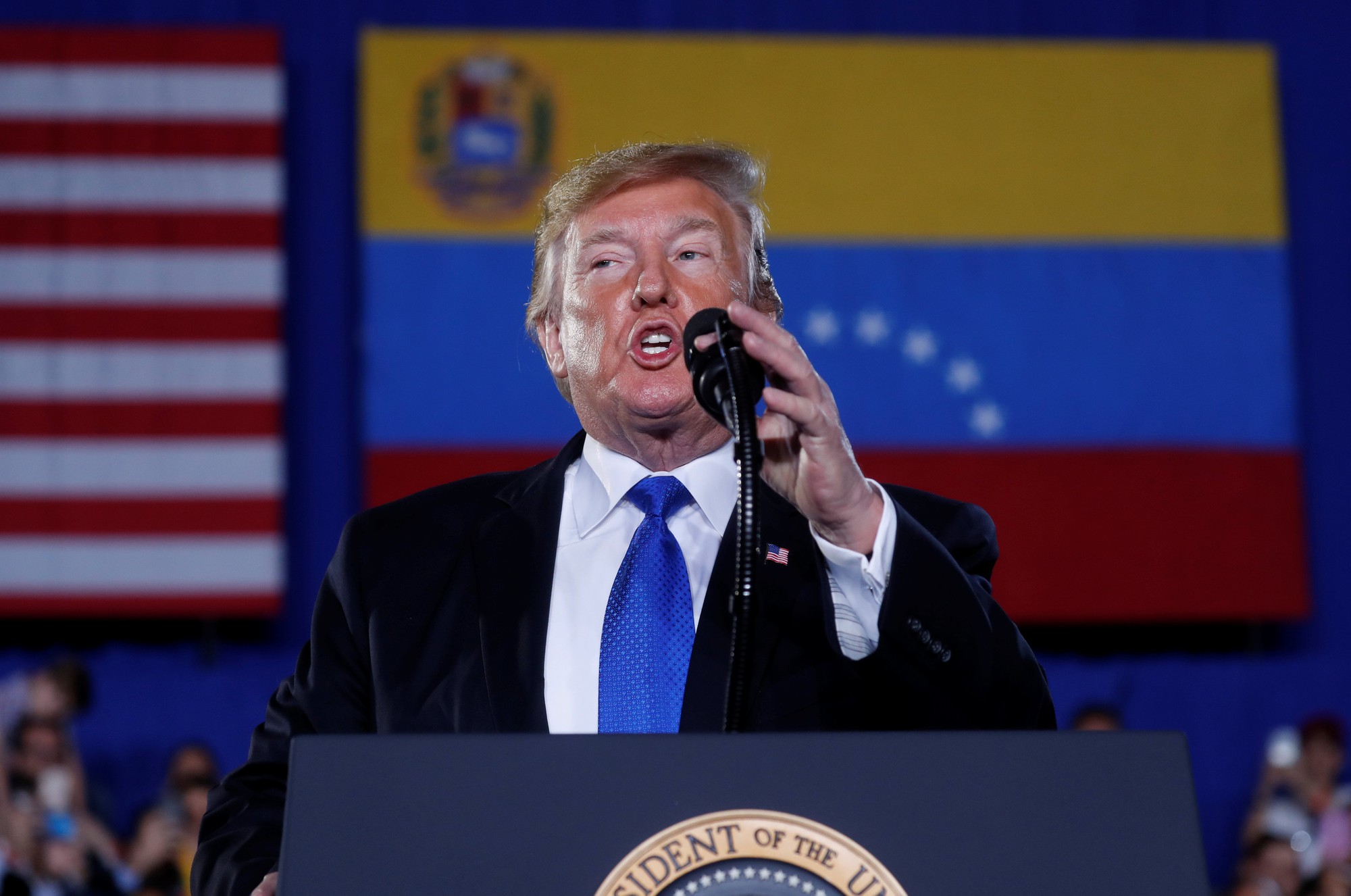 &Ocirc;ng Trump ra t&ocirc;́i h&acirc;̣u thư cho qu&acirc;n đ&ocirc;̣i Venezuela - Ảnh 2.