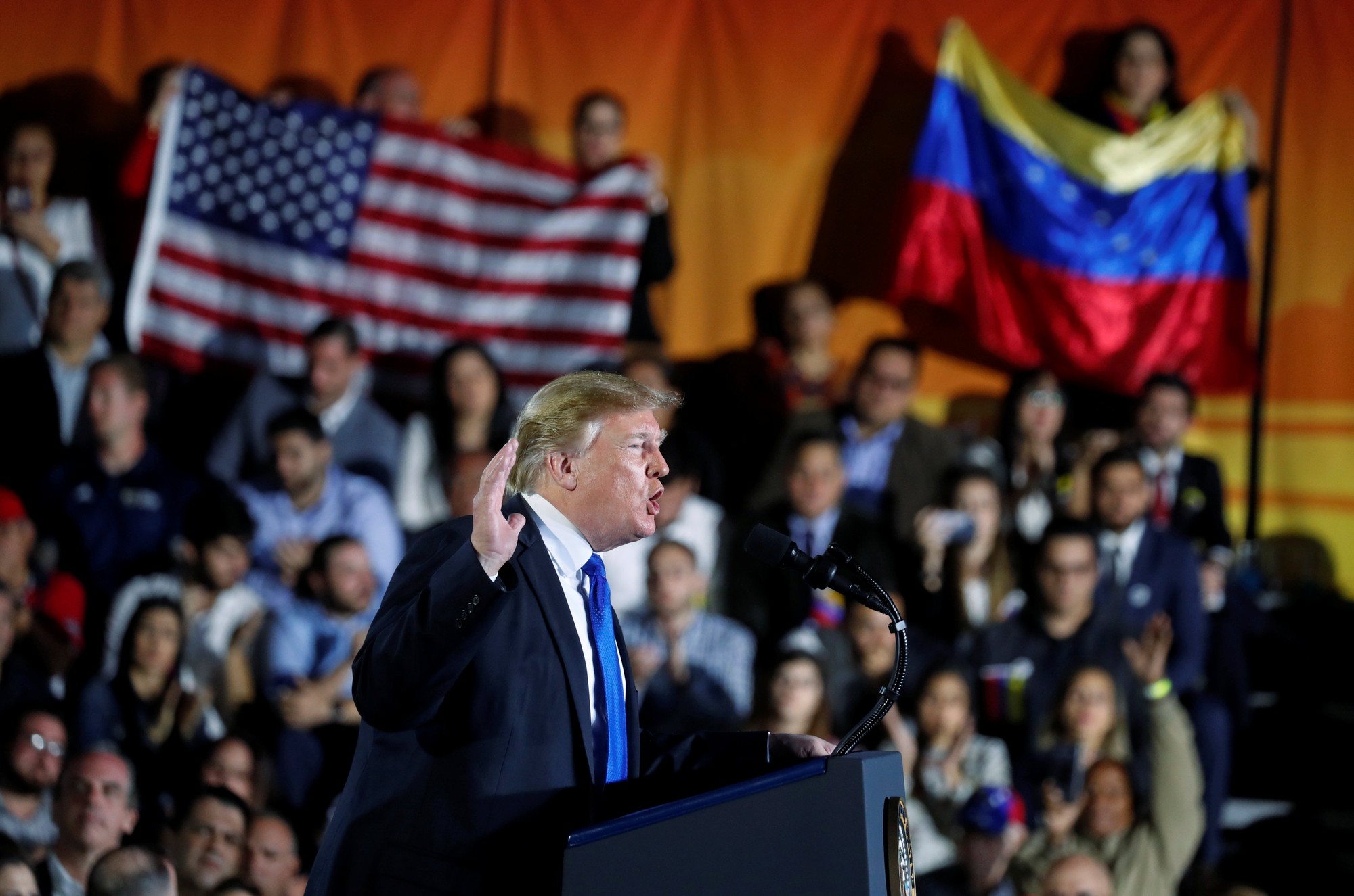 Ông Trump ra "tối hậu thư" cho quân đội Venezuela