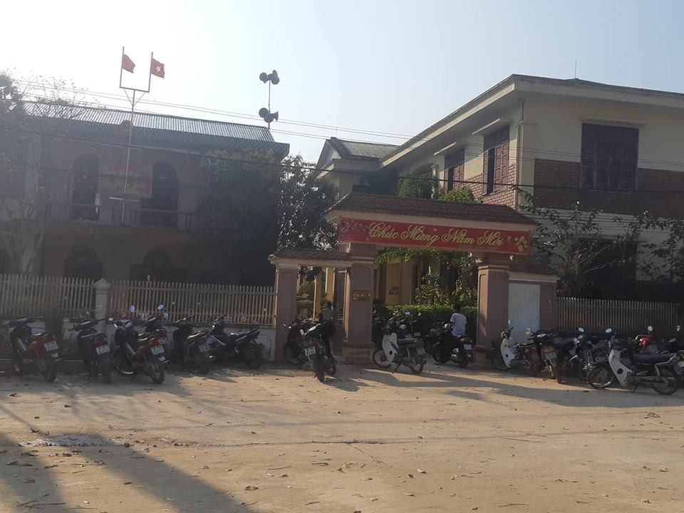 Phó bí thư cùng trạm trưởng y tế bị bắt quả tang trên chiếu bạc