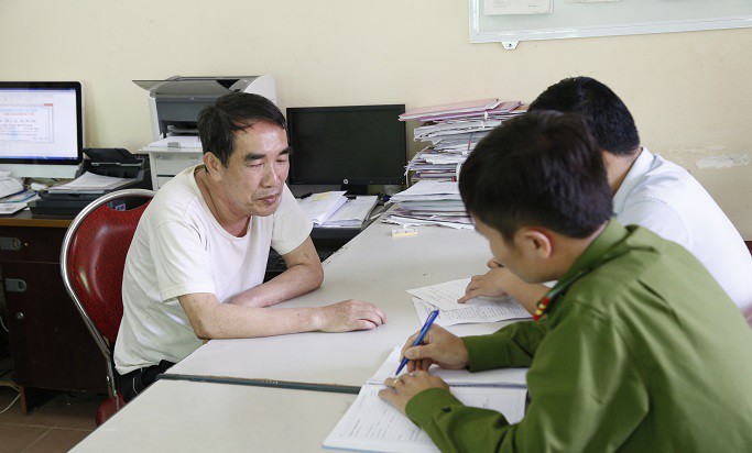 Chồng 61 tuổi cứa cổ vợ rồi chạy ra biển tự sát