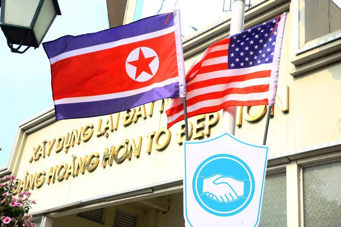 Cờ Mỹ - Triều Tiên tung bay phấp phới giữa thủ đô Hà Nội