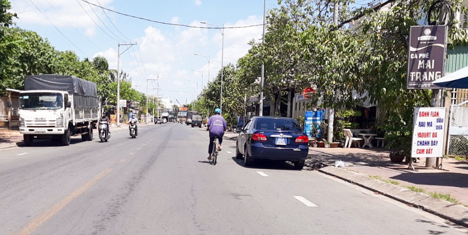Chờ lãnh đạo tỉnh Hậu Giang “xử” vụ xe biển xanh đi dự tiệc ở Cần Thơ - Ảnh 1.