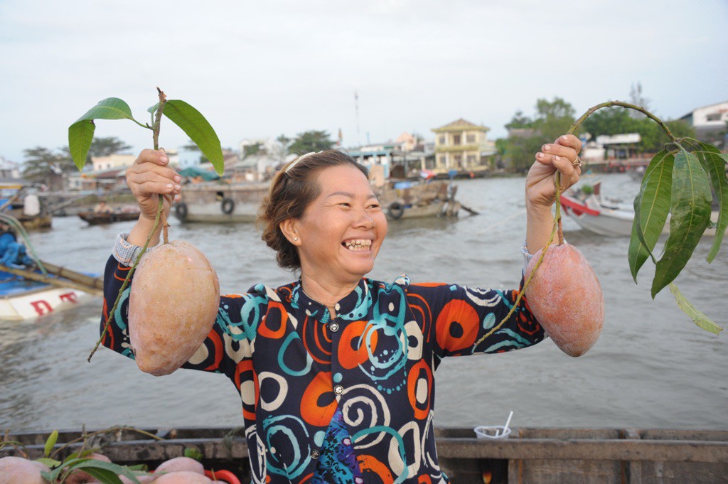 Chợ nổi lớn nhất miền Tây tấp nập nông sản những ngày giáp Tết