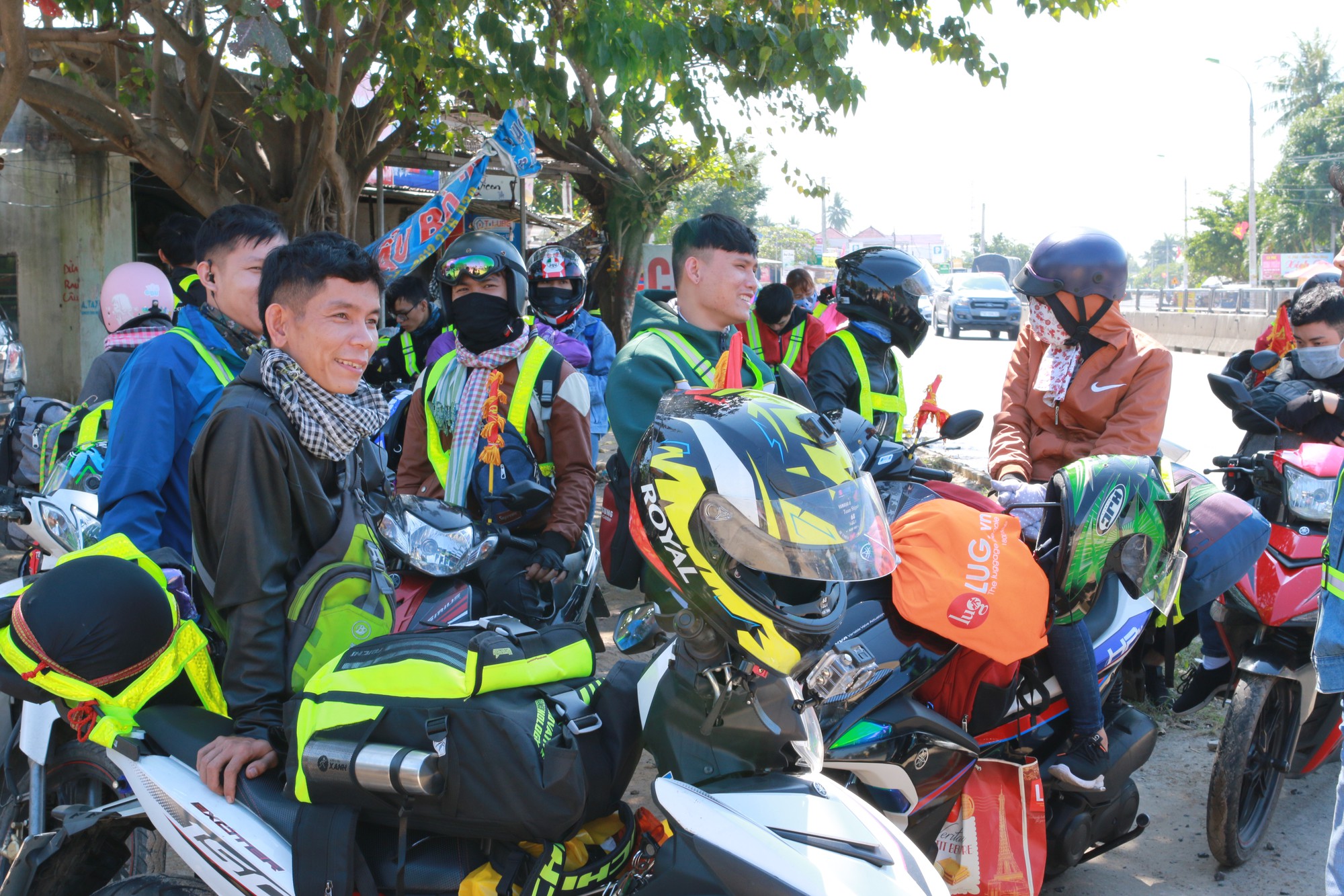 C&ugrave;ng c&ocirc;ng nh&acirc;n phượt về qu&ecirc; - Ảnh 4.