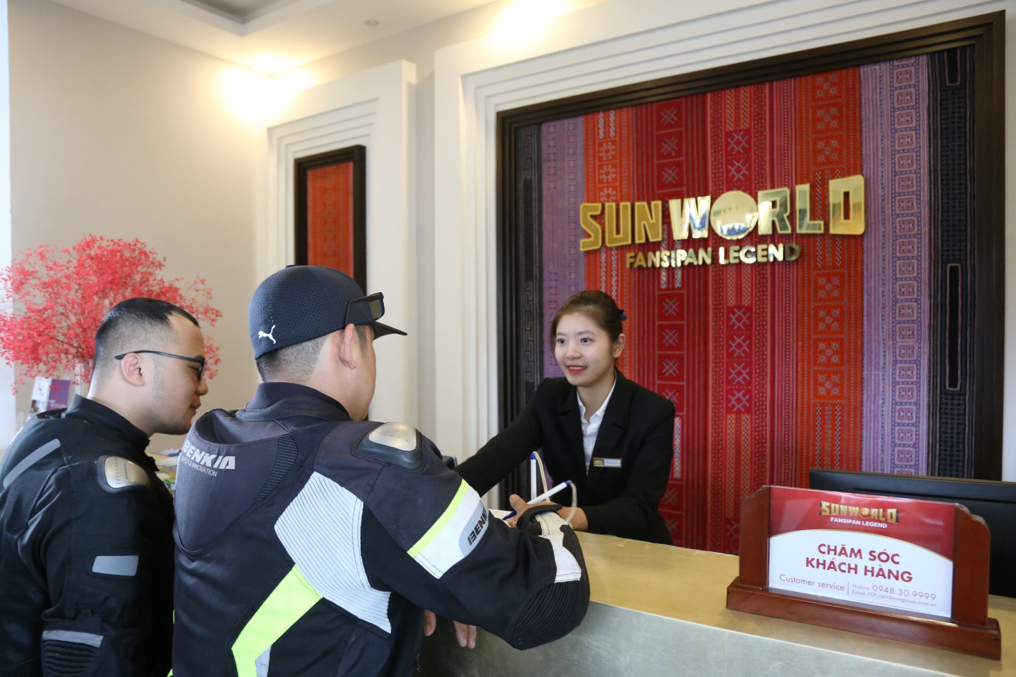 Họ đ&atilde; trở th&agrave;nh những &ldquo;đại sứ du lịch&rdquo; như thế... - Ảnh 1.