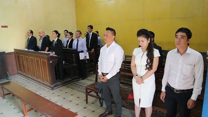 Tiếp tục x&eacute;t xử vụ ly h&ocirc;n của vợ chồng vua c&agrave; ph&ecirc; Trung Nguy&ecirc;n - Ảnh 1.