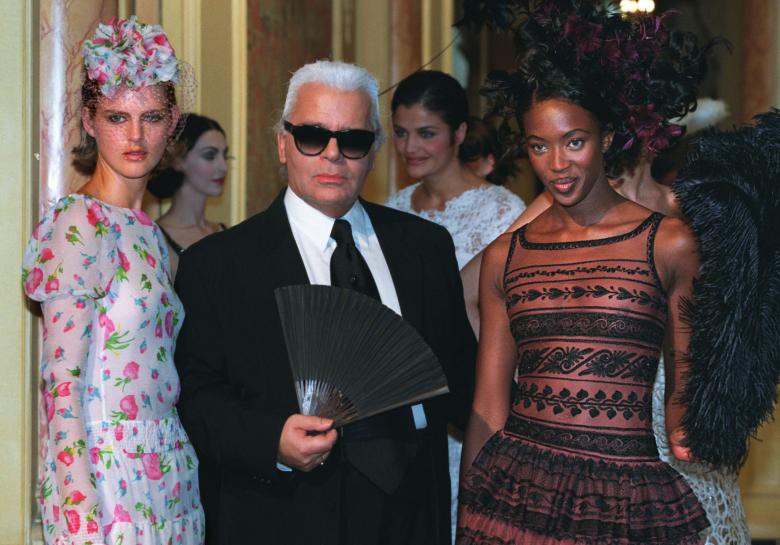 Những khoảnh khắc đ&aacute;ng nhớ của bố gi&agrave; thời trang Karl Lagerfeld - Ảnh 5.