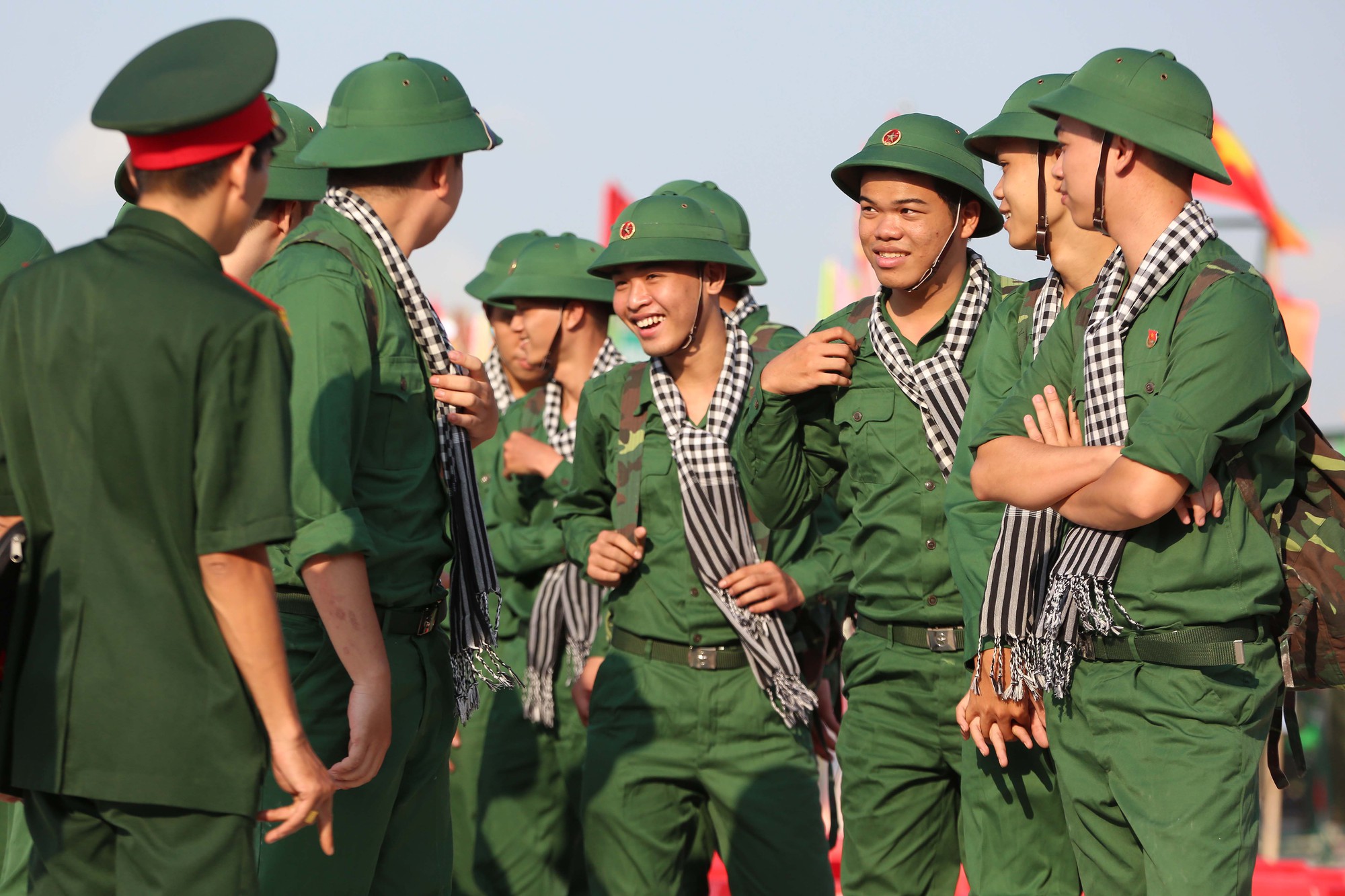 Phút xúc động trước giờ lên đường nhập ngũ