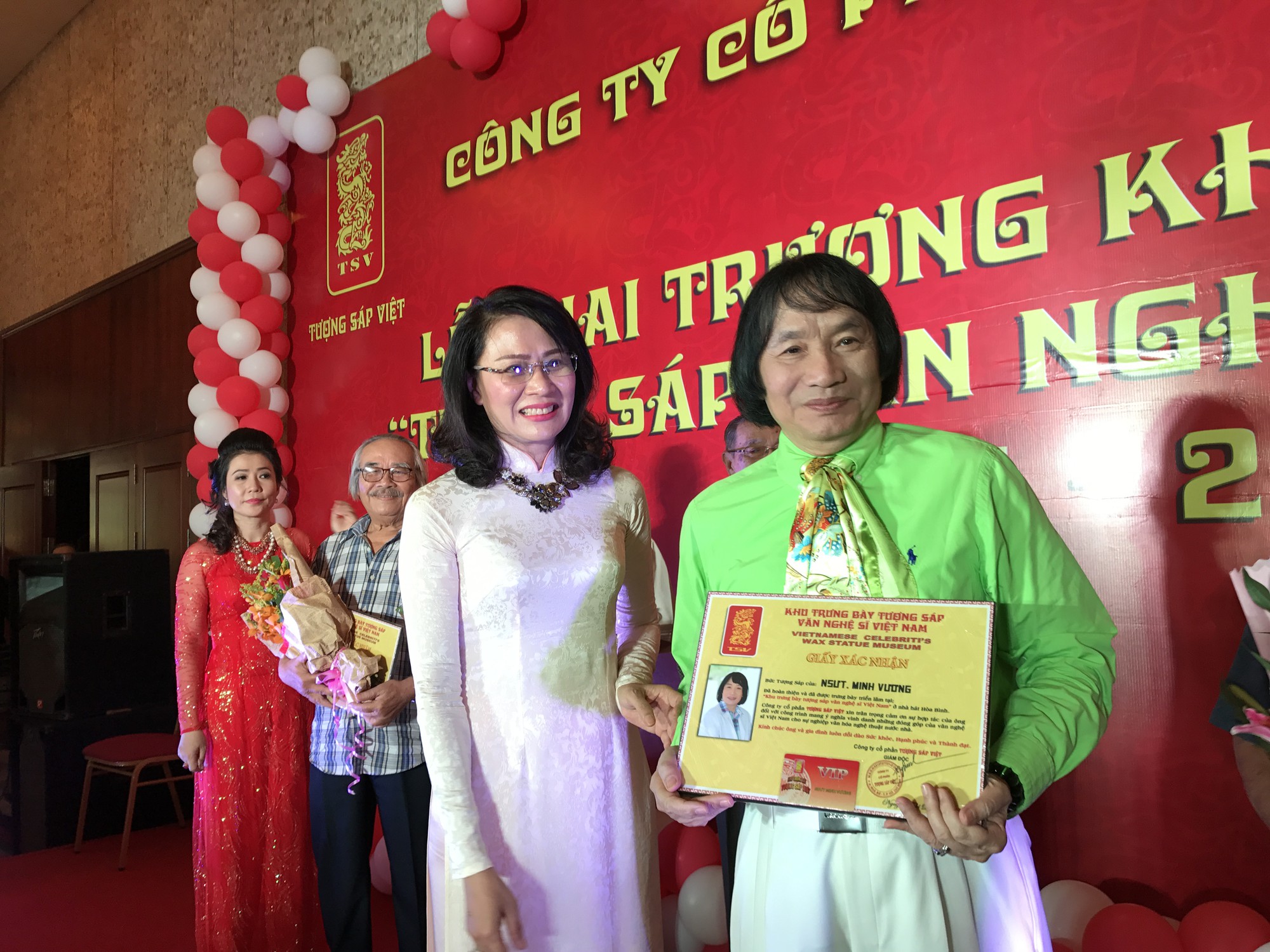 NSƯT Kim Tử Long: "Chúng tôi không quên cái bắt tay nồng ấm của chị"