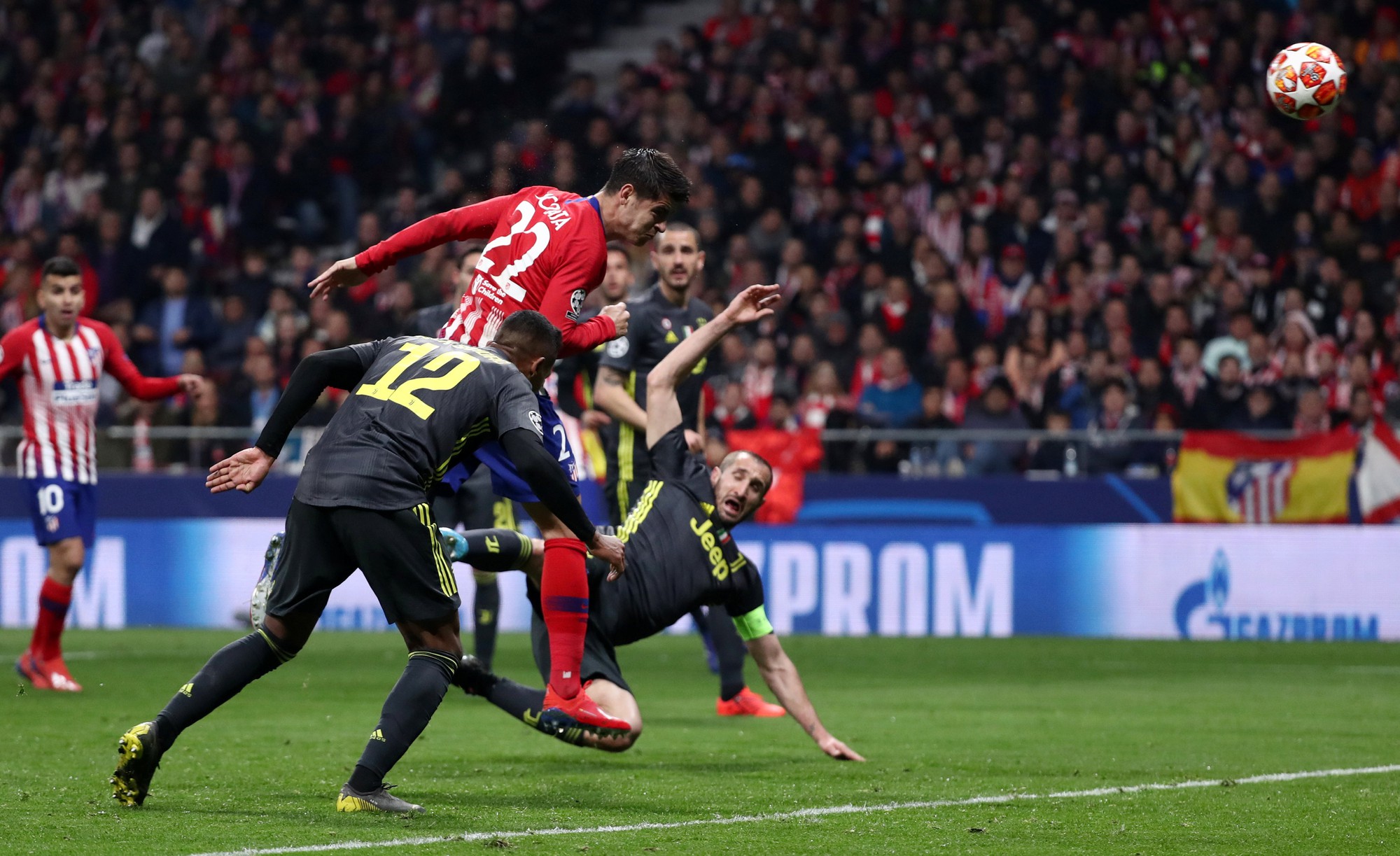 Ronaldo trắng tay ngày về Madrid, Juventus lâm nguy - Ảnh 4.