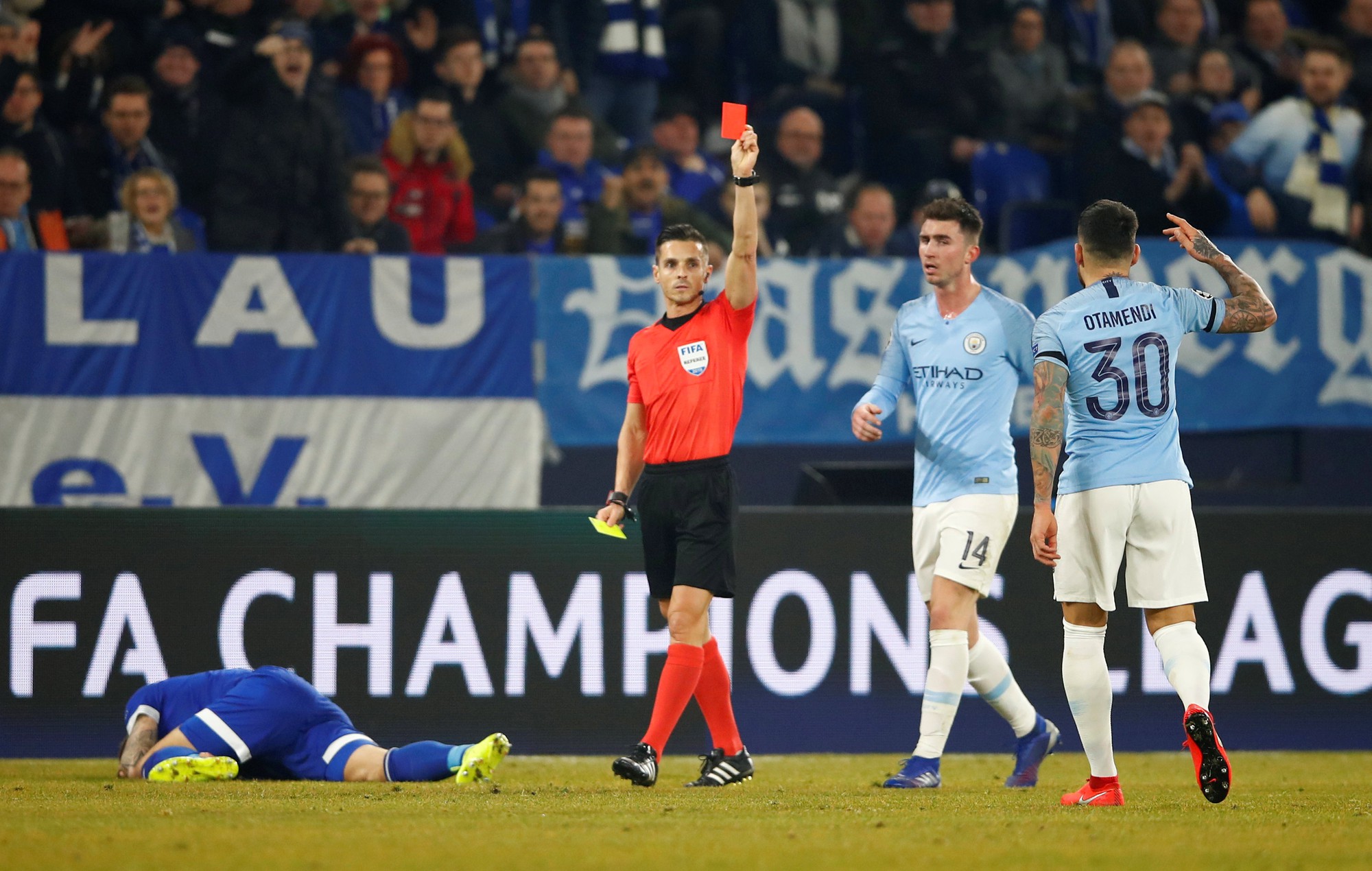 Ngược d&ograve;ng đi&ecirc;n rồ, Man City hạ Schalke 04 tr&ecirc;n đất Đức - Ảnh 5.