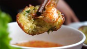 Quán bánh khọt chỉ bán 2 tiếng, muốn ăn phải canh giờ