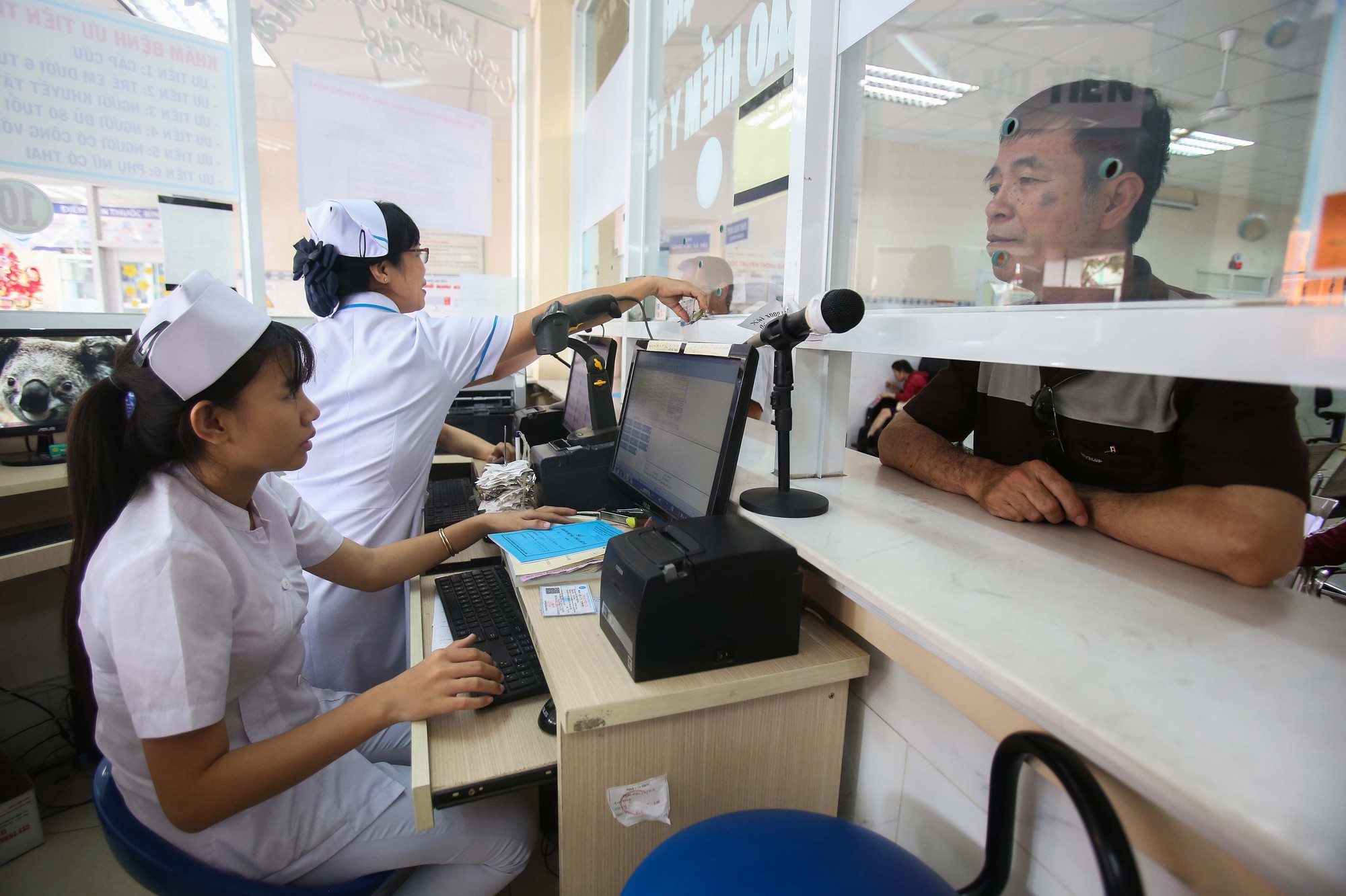 Thủ tục khám chữa bệnh bằng thẻ BHYT theo quy định mới