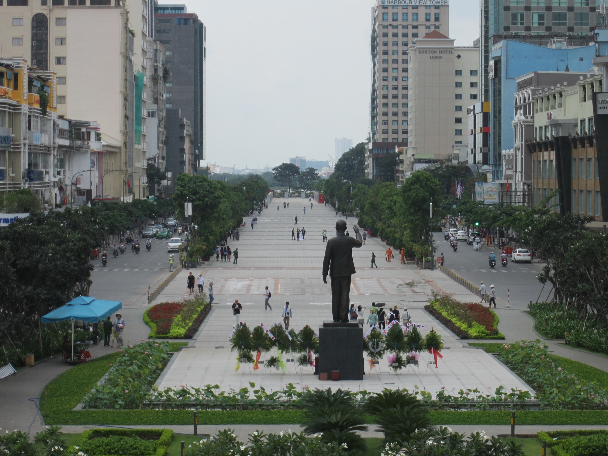 Tối 2 ngày cuối tuần, đường Nguyễn Huệ cấm các loại xe