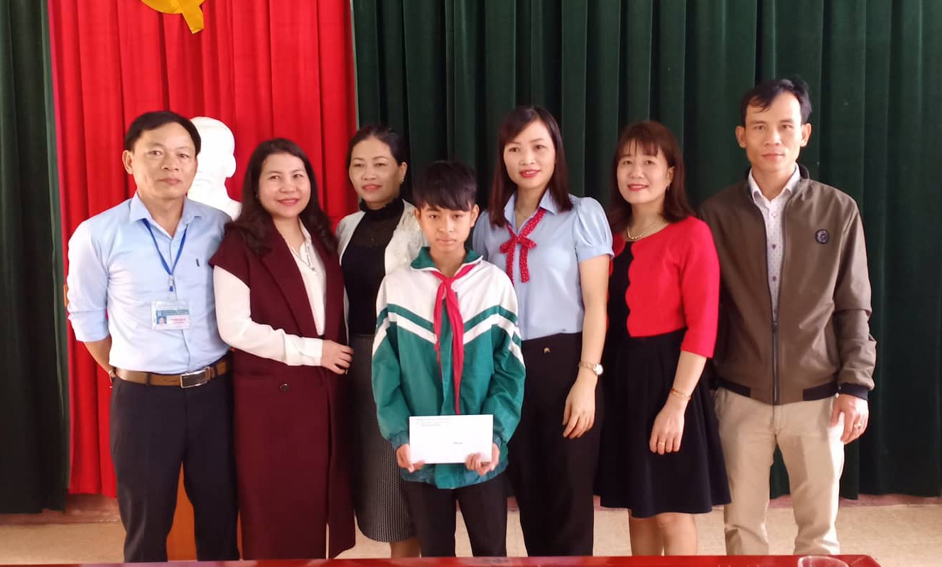 Nam sinh lớp 7 dũng cảm lao xuống dòng nước xiết cứu 2 em nhỏ