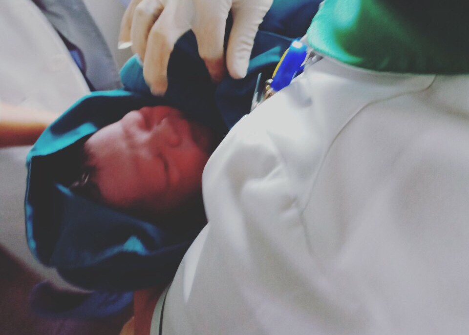 Nhân viên bán vé đỡ đẻ thành công... trong nhà vệ sinh Bến xe Miền Đông