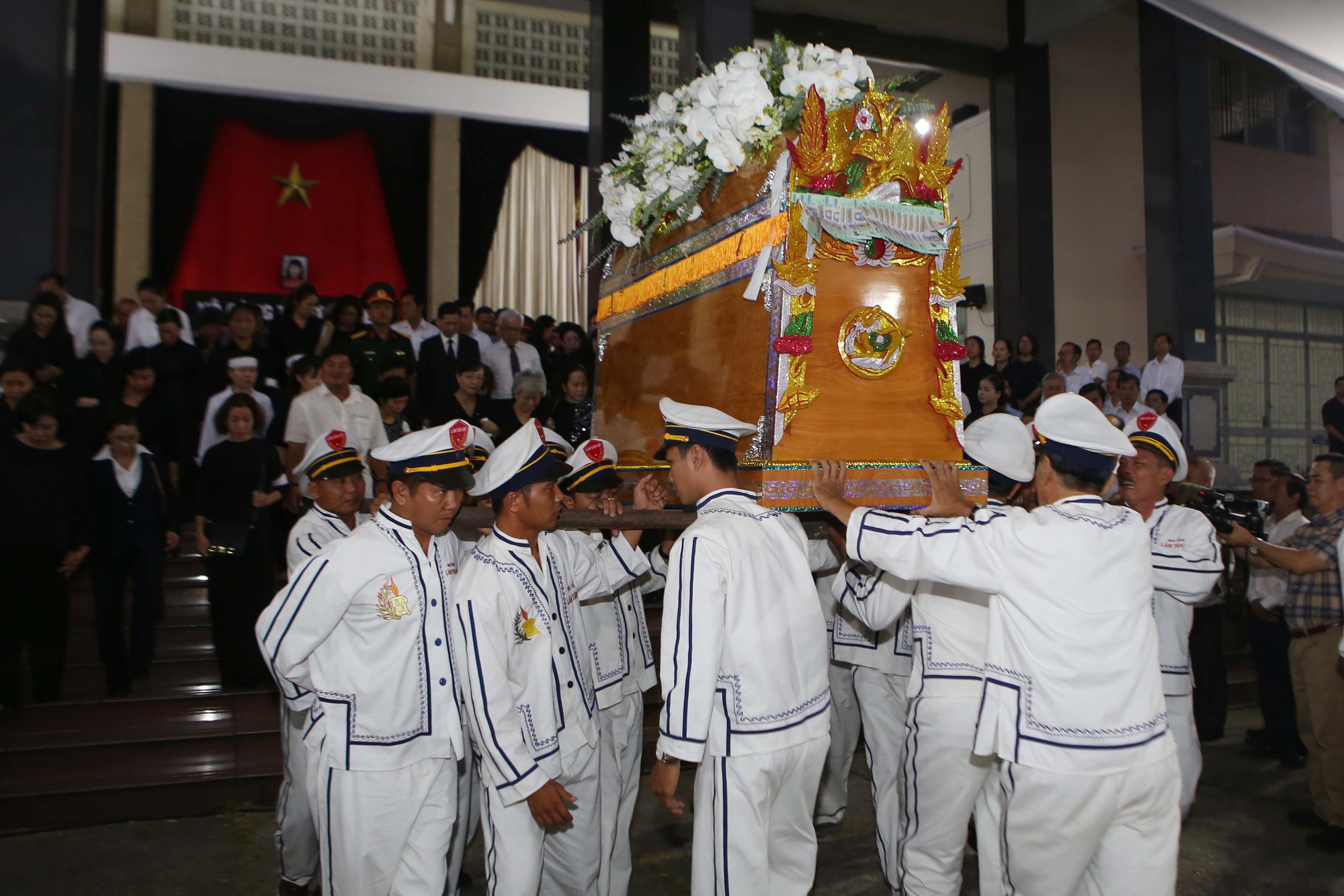 Tiễn biệt người l&atilde;nh đạo đầy l&ograve;ng nh&acirc;n &aacute;i - Ảnh 3.