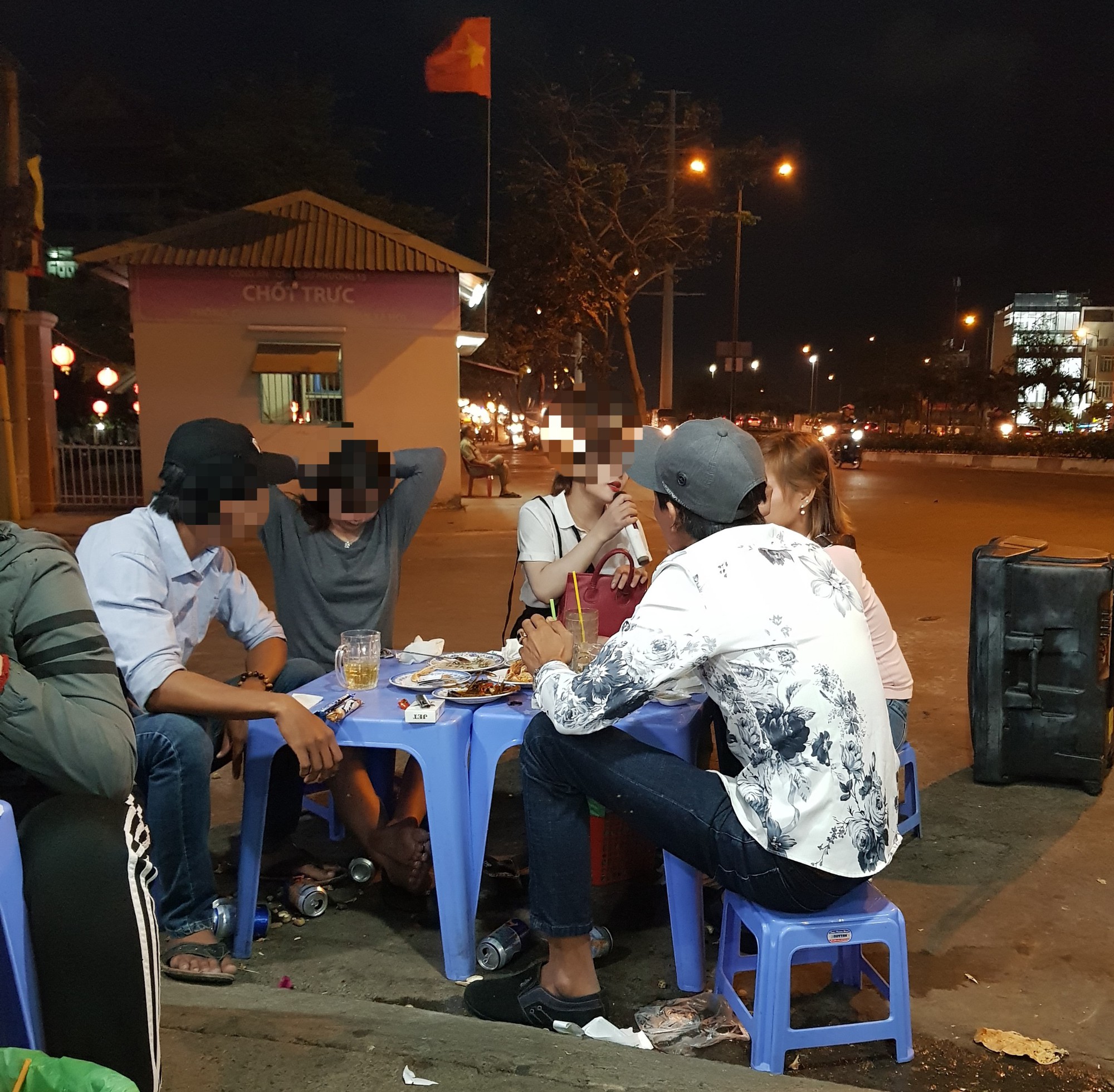 Tiếng ồn karaoke: Lẽ nào "bó tay": Hãy thôi đổ thừa, nại khó!