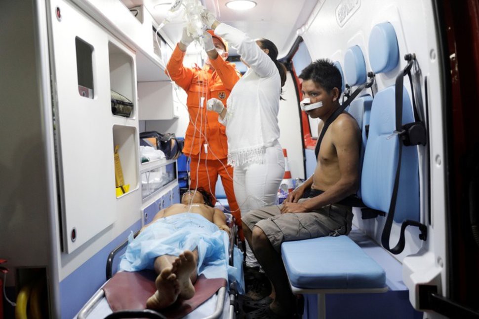 Venezuela: Đụng độ li&ecirc;n quan đến h&agrave;ng viện trợ, &iacute;t nhất 17 người thương vong - Ảnh 2.