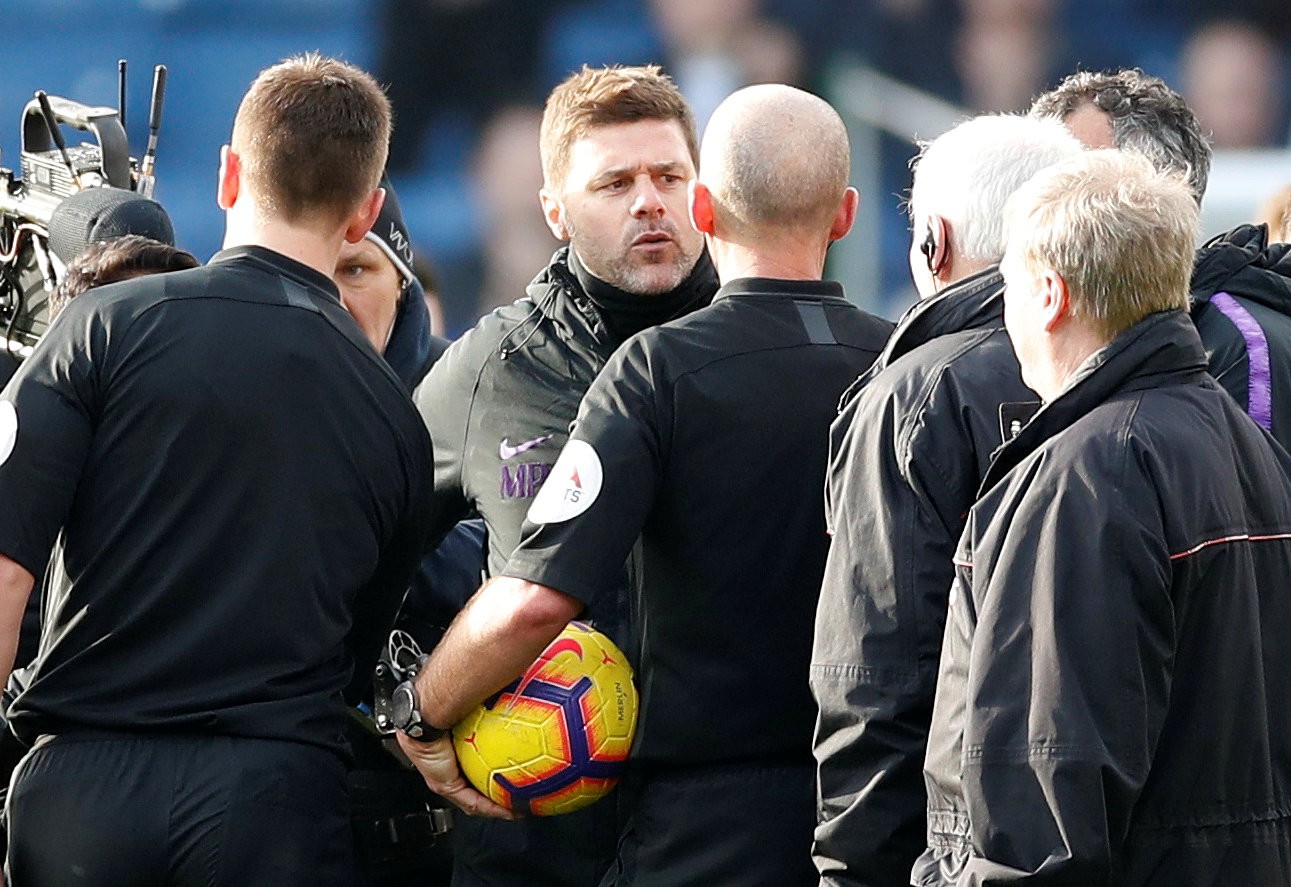 Clip: Thua sốc, HLV Pochettino to tiếng với trọng t&agrave;i - Ảnh 4.