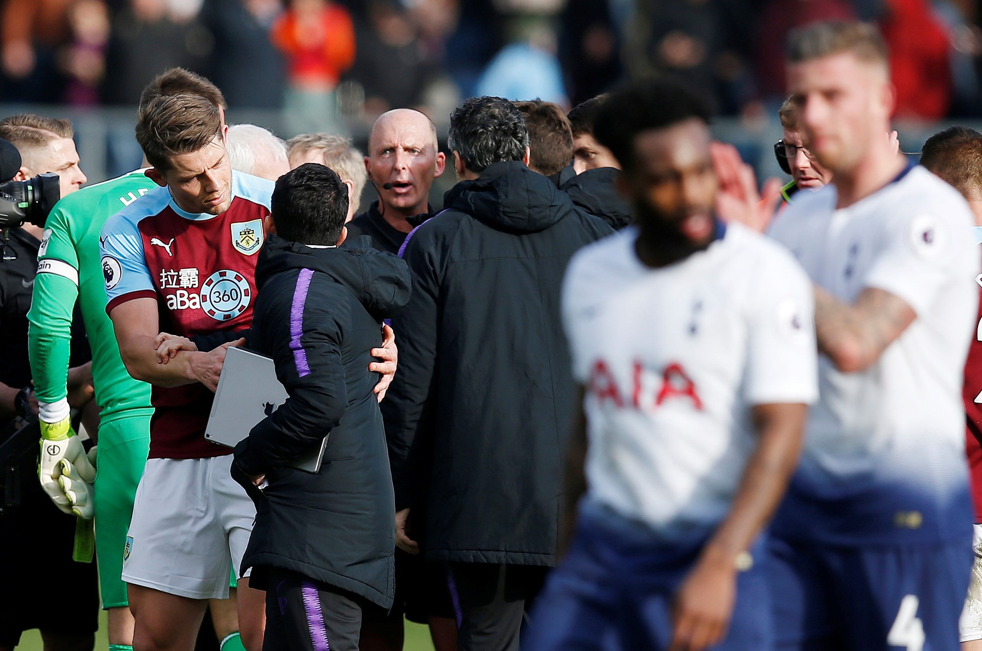 Clip: Thua sốc, HLV Pochettino to tiếng với trọng t&agrave;i - Ảnh 1.