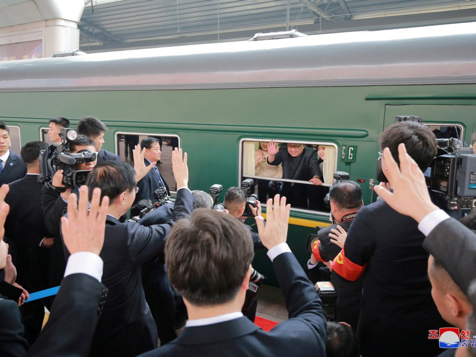 B&ecirc;n trong đo&agrave;n t&agrave;u bọc th&eacute;p của &ocirc;ng Kim Jong-un  - Ảnh 2.