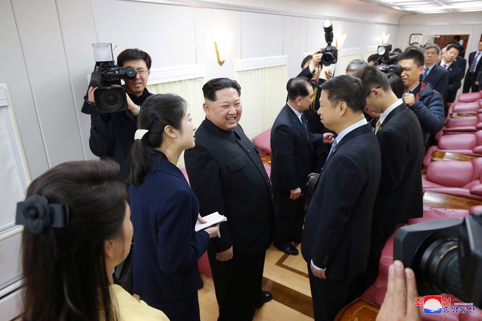 B&ecirc;n trong đo&agrave;n t&agrave;u bọc th&eacute;p của &ocirc;ng Kim Jong-un  - Ảnh 6.