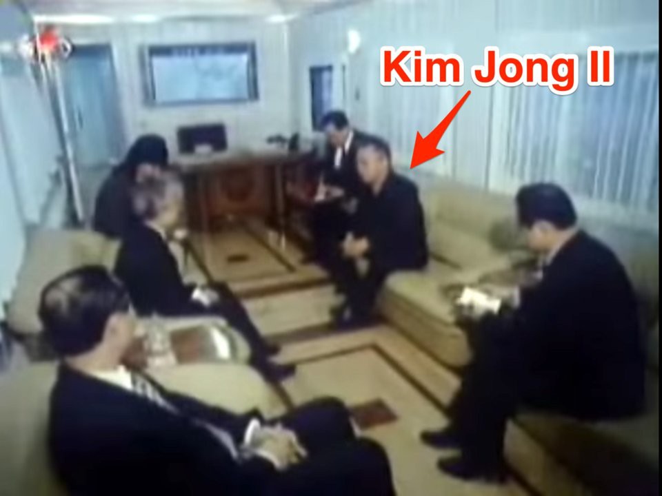 B&ecirc;n trong đo&agrave;n t&agrave;u bọc th&eacute;p của &ocirc;ng Kim Jong-un  - Ảnh 7.