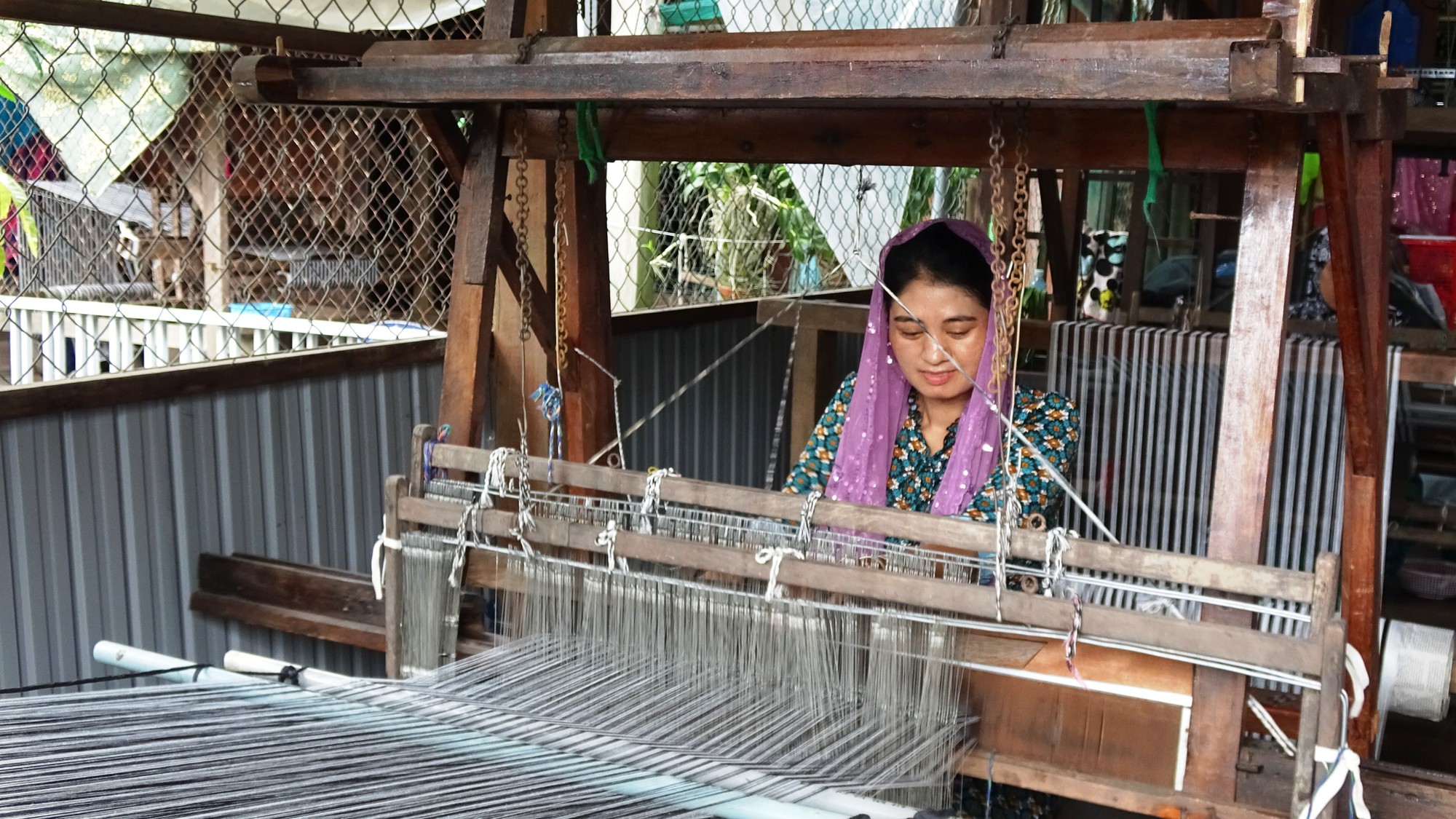 Gặp người “muốn trả món nợ ân tình” cho thổ cẩm Chăm - Ảnh 2.