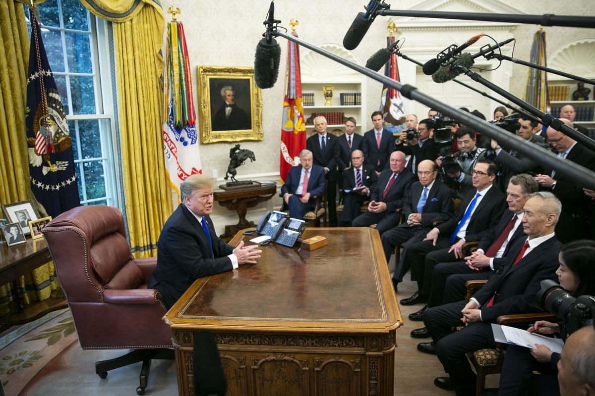 Ông Donald Trump bị "lên lớp", Phó Thủ tướng Trung Quốc bật cười