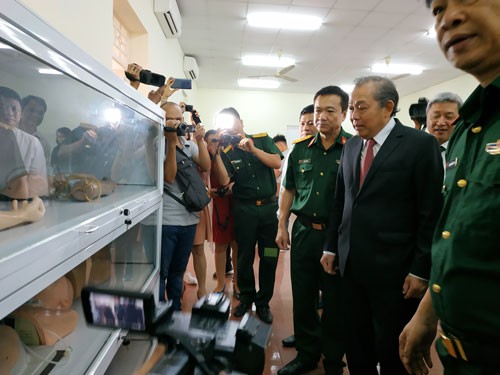 Mong thầy thuốc sáng ngời y đức, phụng sự nhân dân