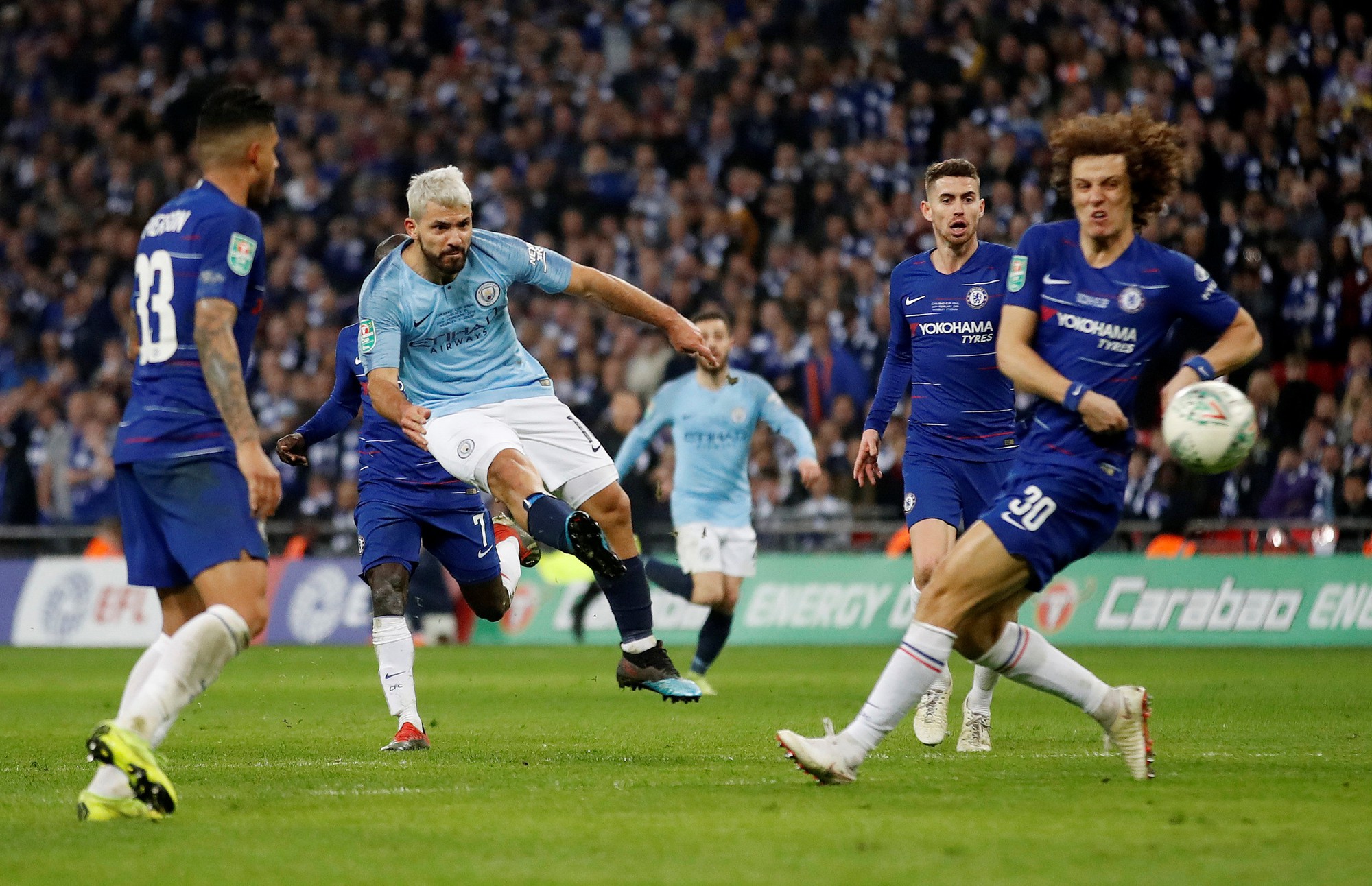 Thủ m&ocirc;n Chelsea chống lệnh, HLV Sarri giận s&ocirc;i m&aacute;u - Ảnh 2.