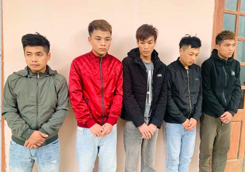 Mâu thuẫn tại quán karaoke, gọi 10 “đàn em” mang súng tới nhà bắn người trọng thương