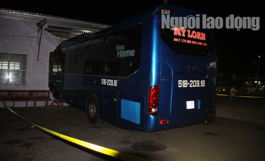 Xe khách tông nát nhà chờ ở bến xe, 6 người thương vong - Ảnh 2.
