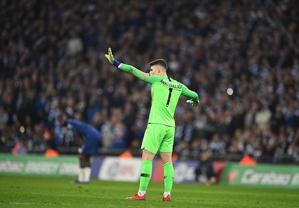 Thủ m&ocirc;n Chelsea chống lệnh, HLV Sarri giận s&ocirc;i m&aacute;u - Ảnh 4.