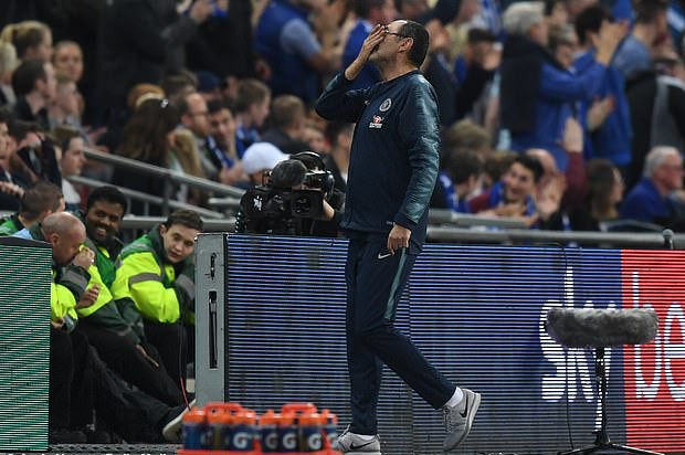 Thủ m&ocirc;n Chelsea chống lệnh, HLV Sarri giận s&ocirc;i m&aacute;u - Ảnh 6.