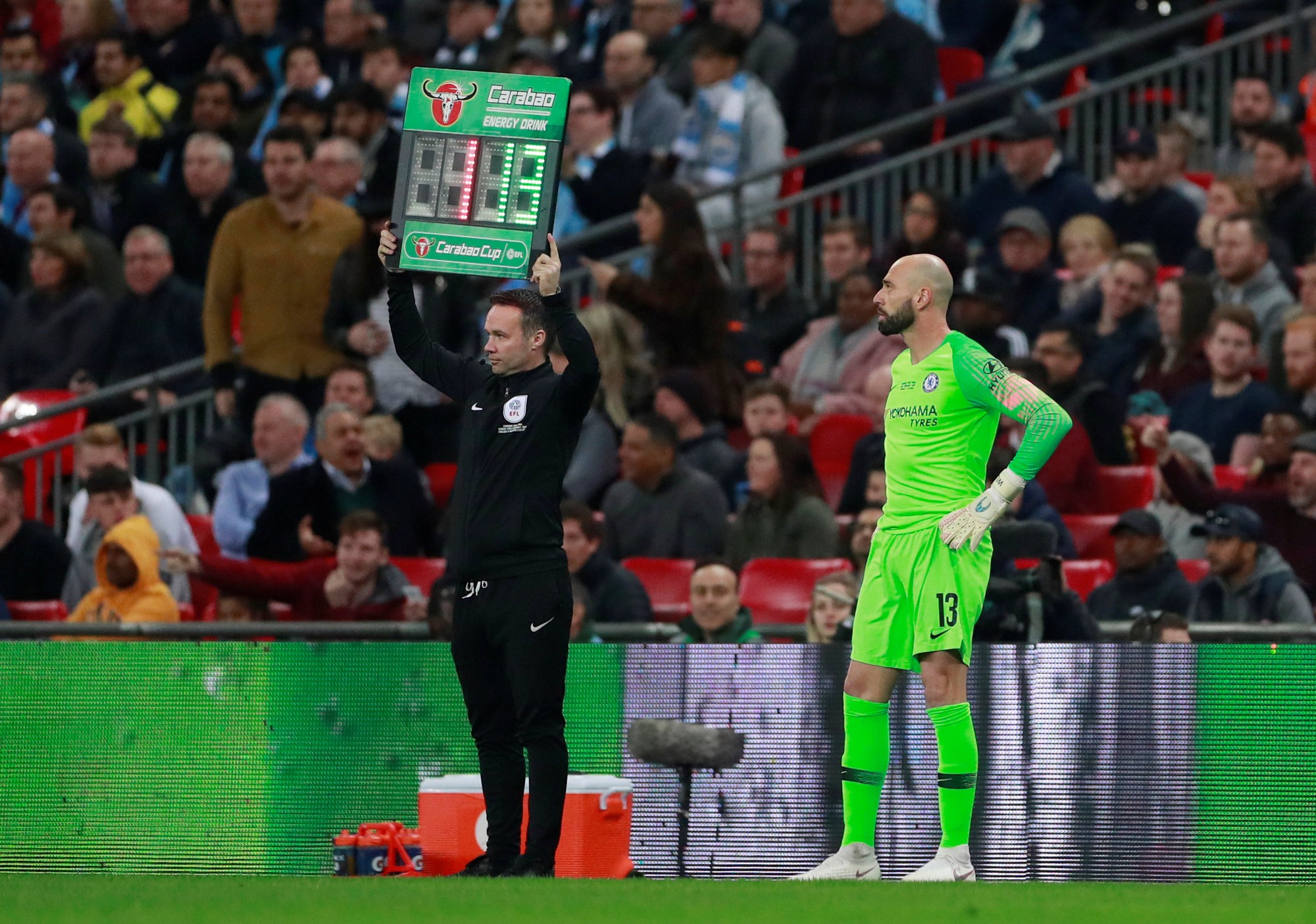 Thủ m&ocirc;n Chelsea chống lệnh, HLV Sarri giận s&ocirc;i m&aacute;u - Ảnh 5.