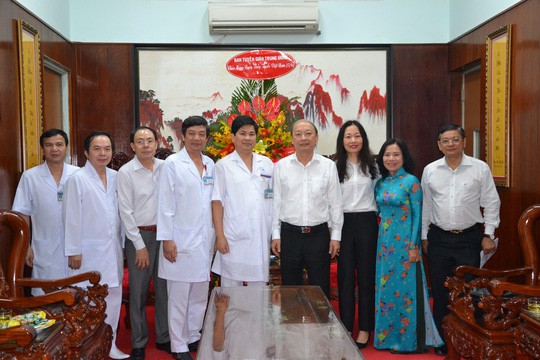 Ph&oacute; Thủ tướng Trương H&ograve;a B&igrave;nh thăm Bệnh viện Qu&acirc;n y 175 - Ảnh 3.