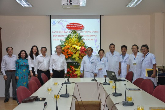 Ph&oacute; Thủ tướng Trương H&ograve;a B&igrave;nh thăm Bệnh viện Qu&acirc;n y 175 - Ảnh 4.
