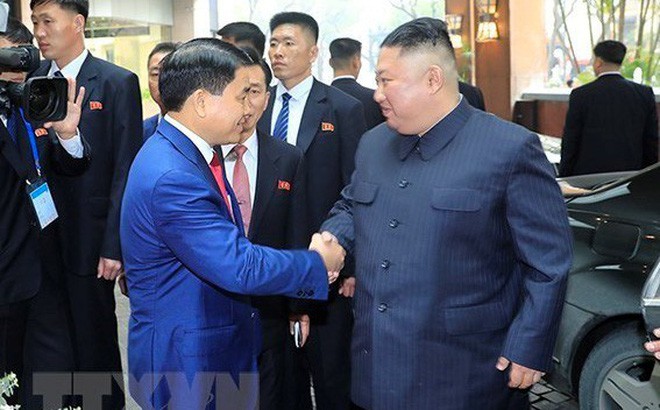 [Clip] Chủ tịch TP H&agrave; Nội đ&oacute;n nh&agrave; l&atilde;nh đạo Kim Jong-un tại kh&aacute;ch sạn Melia - Ảnh 1.