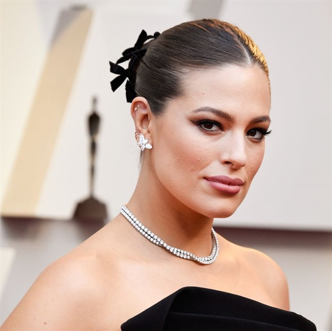 Phụ kiện to bản lên ngôi tại Oscar 2019