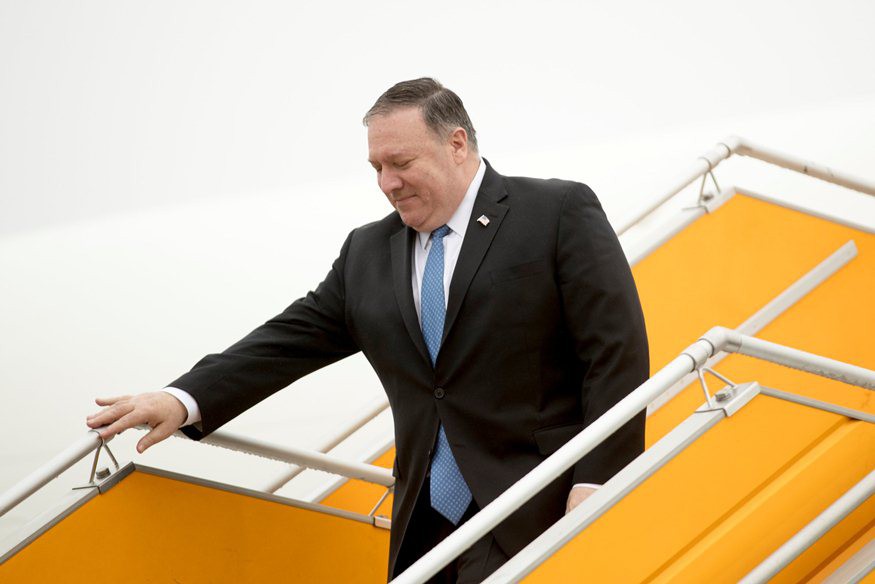 Tháp tùng Tổng thống Trump, chuyên cơ Ngoại trưởng Pompeo đã tới Nội Bài