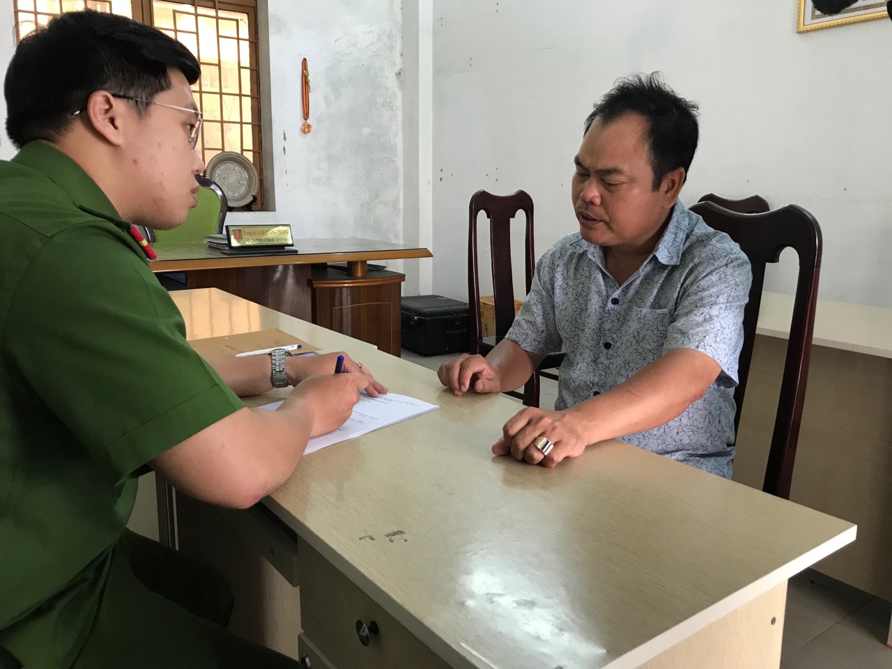 Dùng dao đâm vợ tử vong rồi đến công an đầu thú