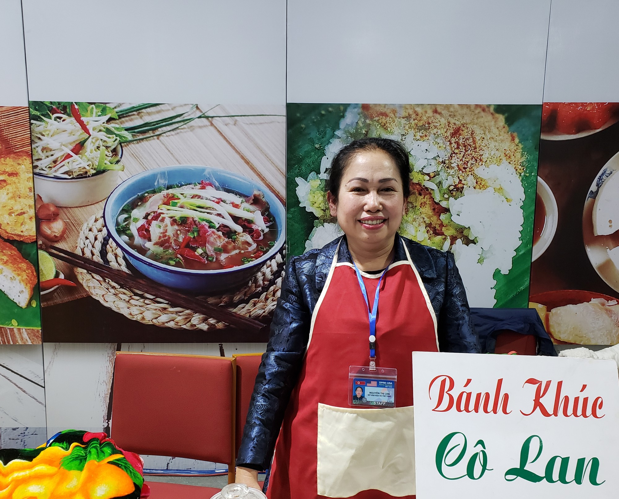 Ph&oacute;ng vi&ecirc;n quốc tế th&iacute;ch th&uacute; thưởng thức phở Th&igrave;n, b&uacute;n thang B&agrave; Ẩm, b&uacute;n chả H&agrave; Nội - Ảnh 3.