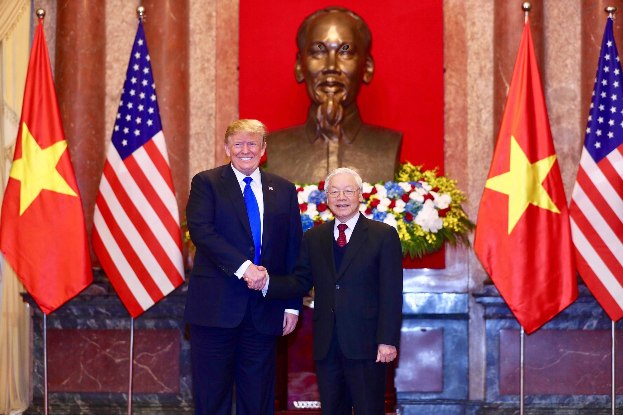 Toàn cảnh cuộc gặp Tổng Bí thư, Chủ tịch nước và Thủ tướng với Tổng thống Donald Trump