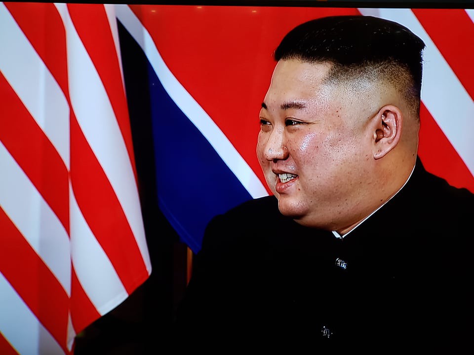 Hội ngộ tại H&agrave; Nội: Hai &ocirc;ng Trump v&agrave; Kim bắt tay th&acirc;n t&igrave;nh, tr&ograve; chuyện cởi mở - Ảnh 10.