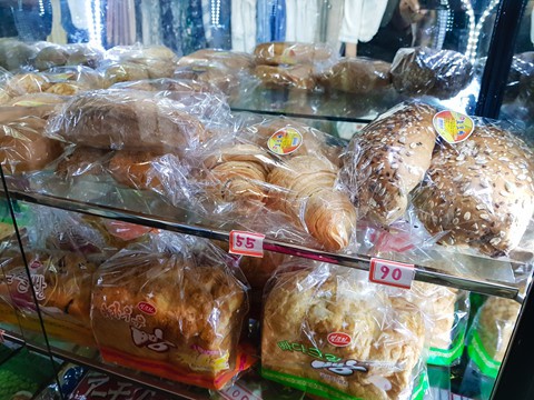 Bia S&agrave;i G&ograve;n, nước cam Việt trong cửa h&agrave;ng ở Triều Ti&ecirc;n - Ảnh 2.
