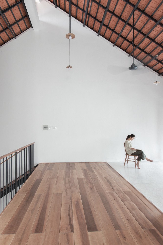 Nh&agrave; TP HCM ba tầng chỉ nh&igrave;n thấy m&aacute;i - Ảnh 5.