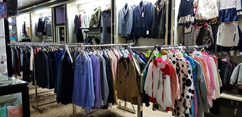 Bia S&agrave;i G&ograve;n, nước cam Việt trong cửa h&agrave;ng ở Triều Ti&ecirc;n - Ảnh 8.